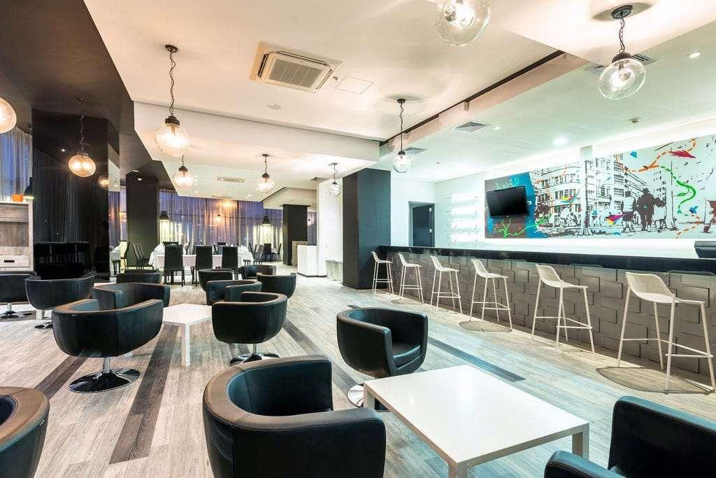 윈덤 보고타 호텔 외부 사진 The lounge at the airport
