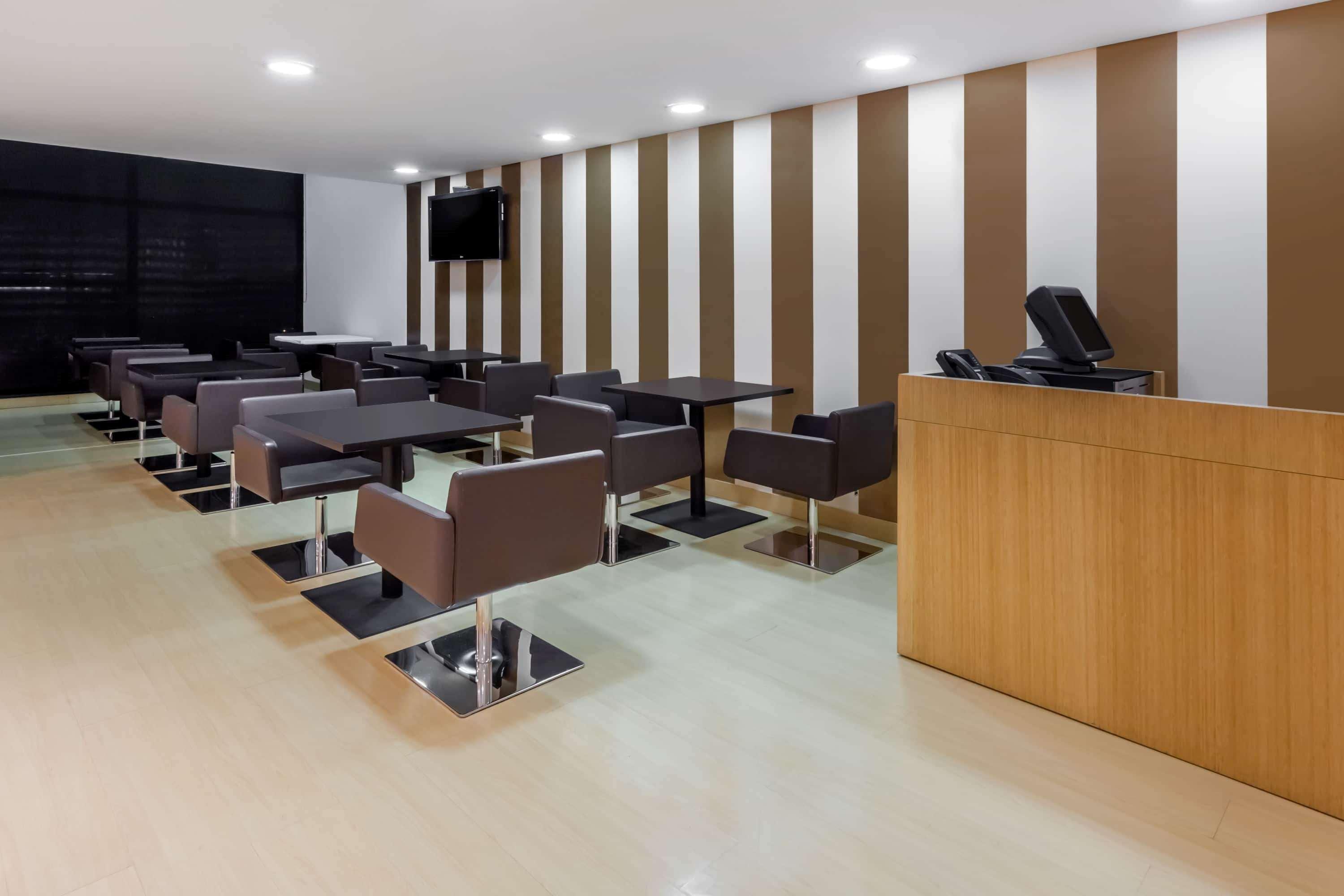 윈덤 보고타 호텔 외부 사진 The interior of the lounge