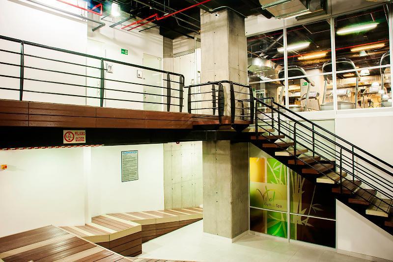윈덤 보고타 호텔 외부 사진 Interior of the library