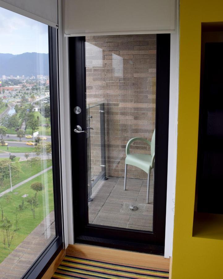 윈덤 보고타 호텔 외부 사진 A balcony in Bogotá, Colombia